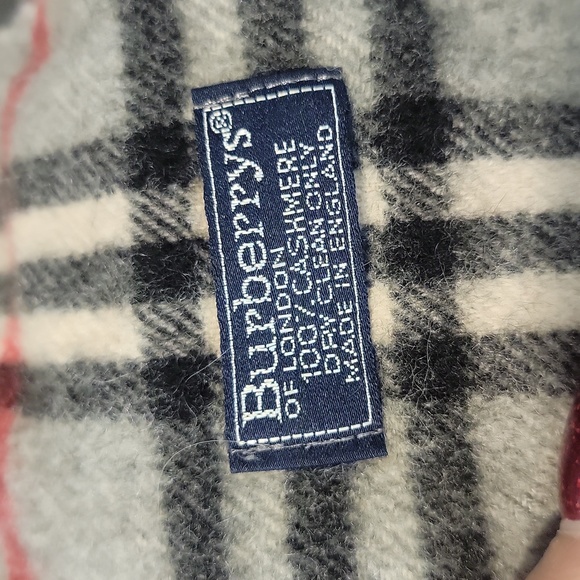 Authentic Burberry Cashmere scarf - Picture 3 of 5